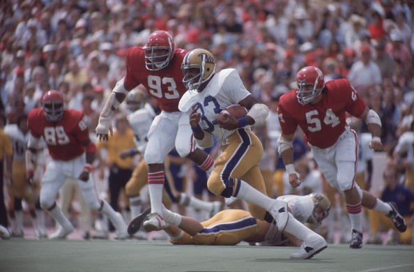 UNITED STATES - SEPTEMBER 20: College Football: Pittsburgh Tony Dorsett (33) in action, rushing vs Oklahoma Leroy Selmon (93) and Jimbo Elrod (54), Norman, OK 9/20/1975 (Photo by Rich Clarkson/Sports Illustrated/Getty Images) (SetNumber: X19864 TK1 R2 F32)